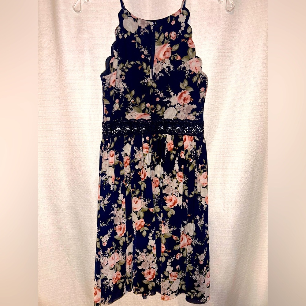 NEW Floral Mini Dress with Transparent Lace Belt. Size 3